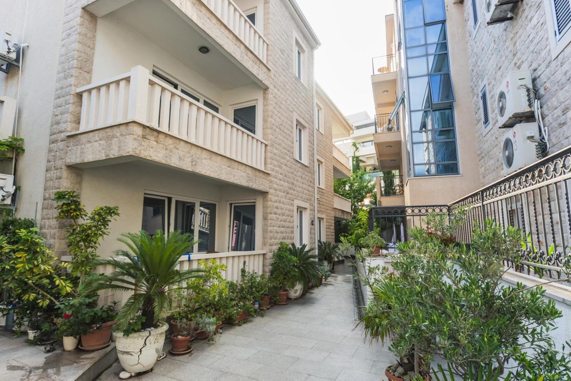 Apartments Franicevic Petrovac エクステリア 写真