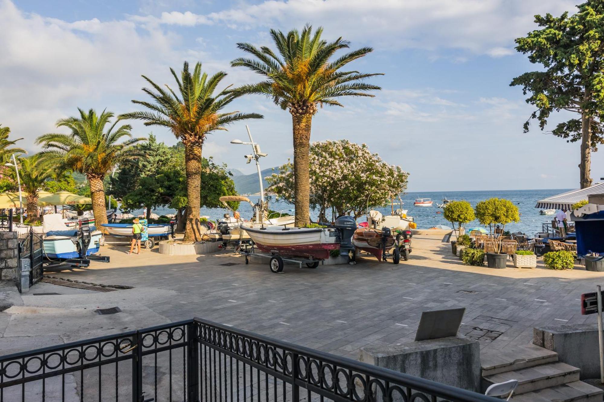 Apartments Franicevic Petrovac エクステリア 写真
