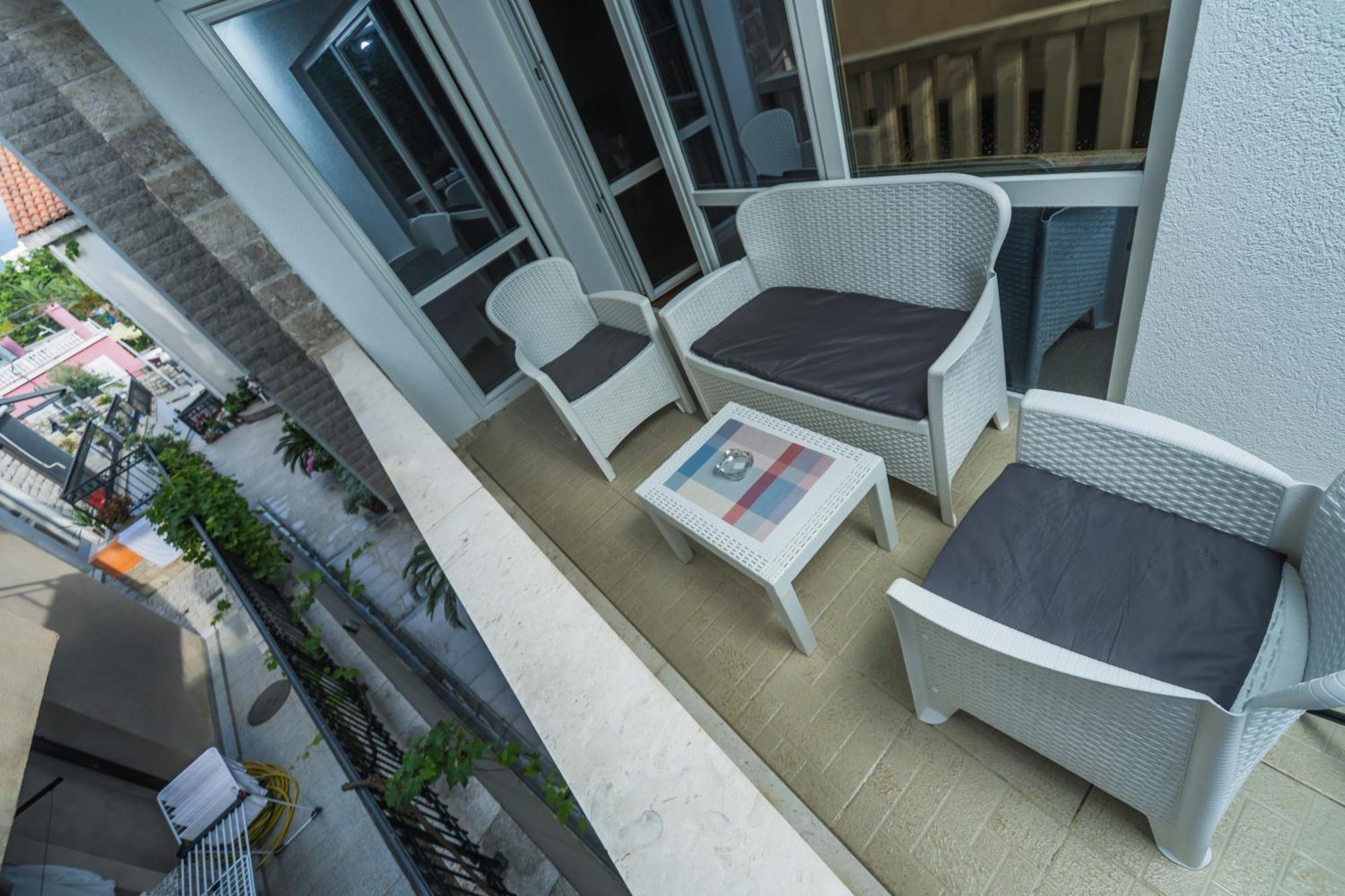 Apartments Franicevic Petrovac エクステリア 写真