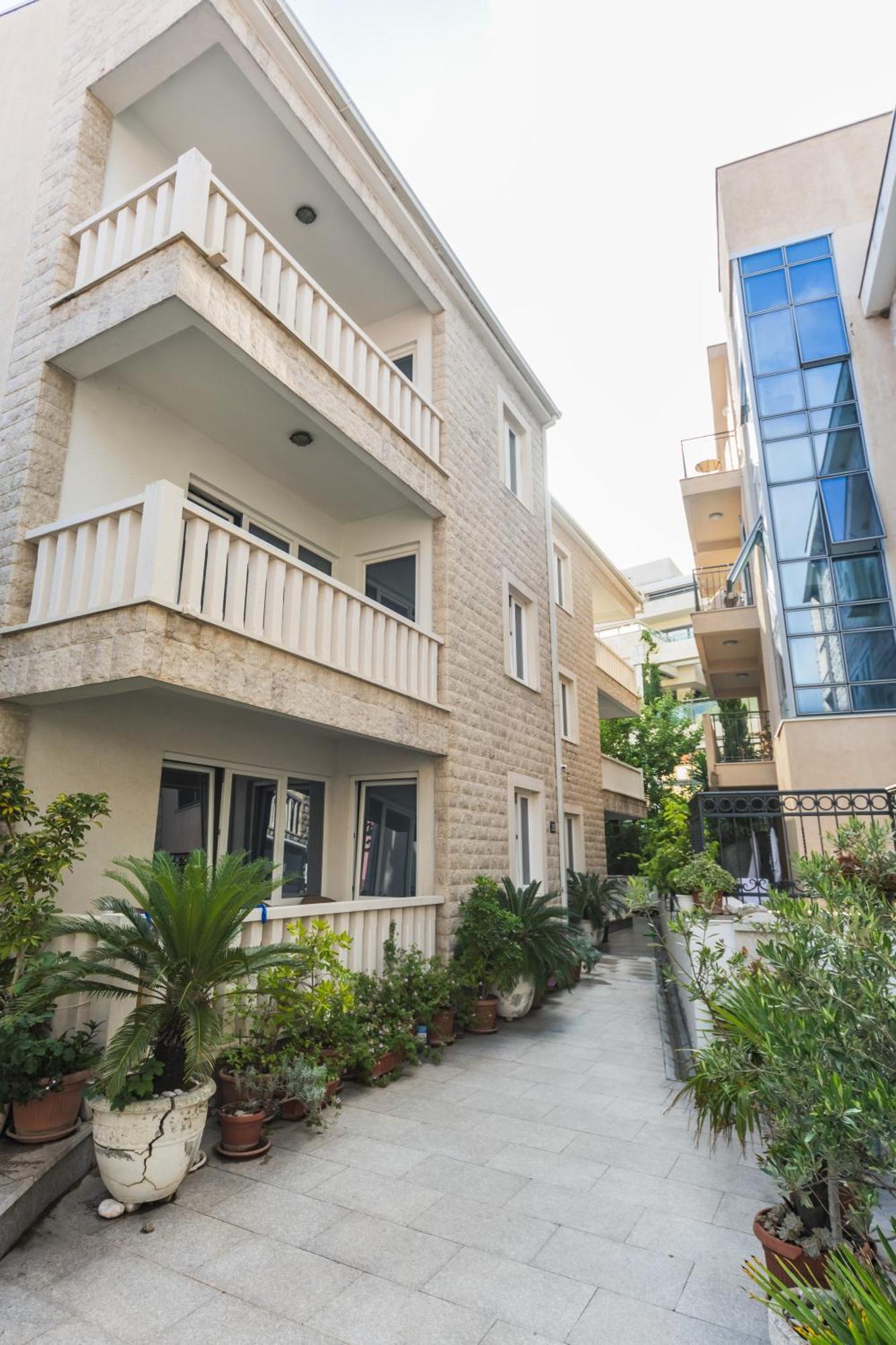 Apartments Franicevic Petrovac エクステリア 写真