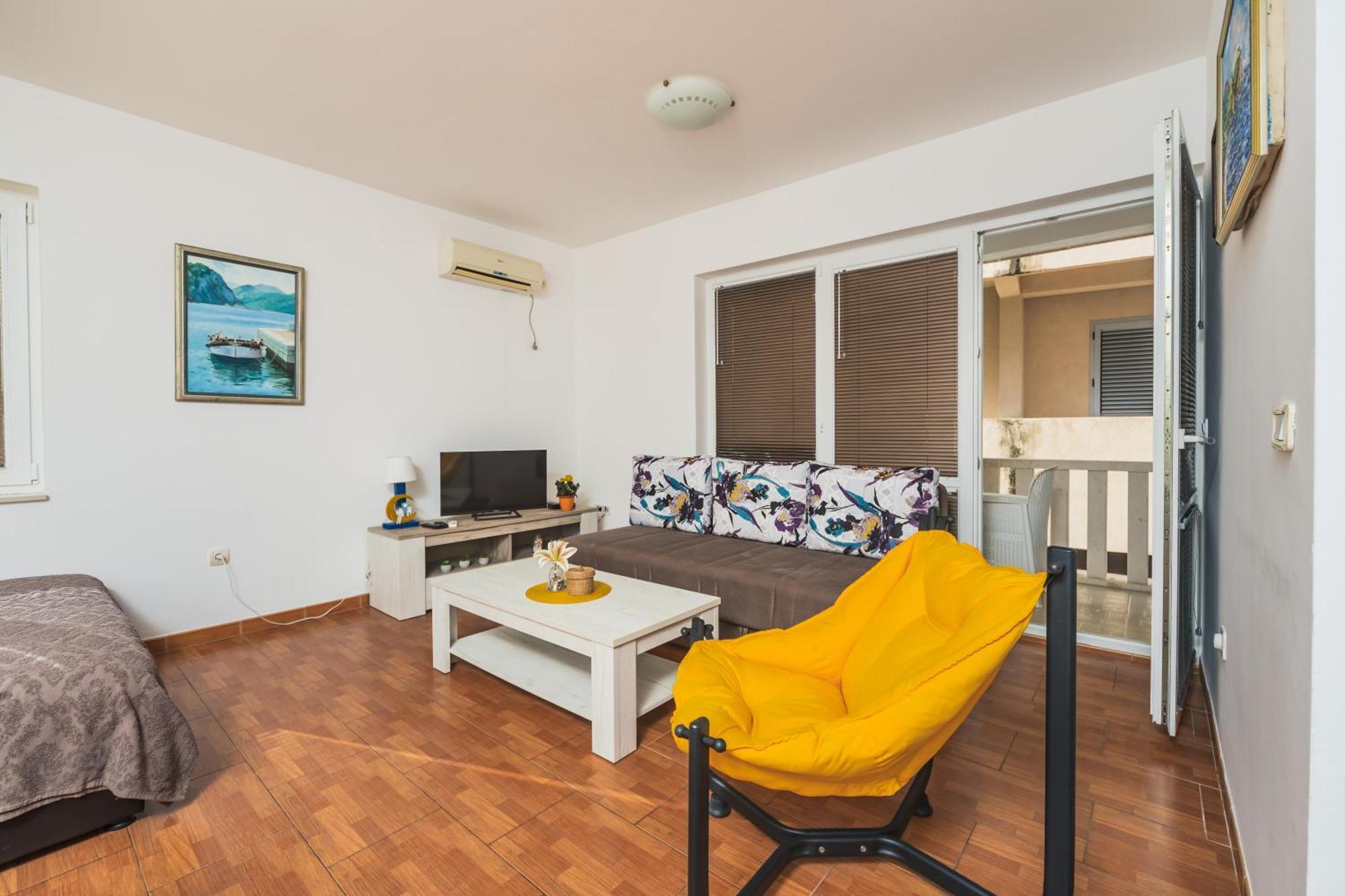 Apartments Franicevic Petrovac エクステリア 写真
