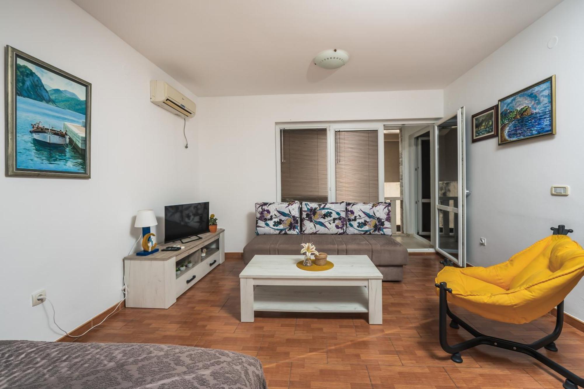 Apartments Franicevic Petrovac エクステリア 写真
