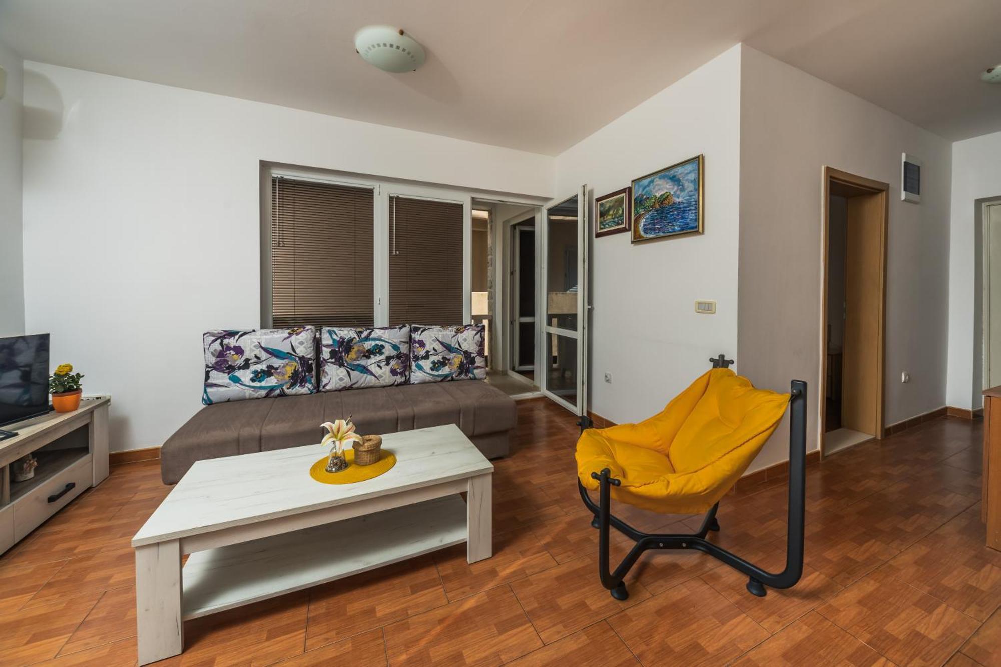 Apartments Franicevic Petrovac エクステリア 写真