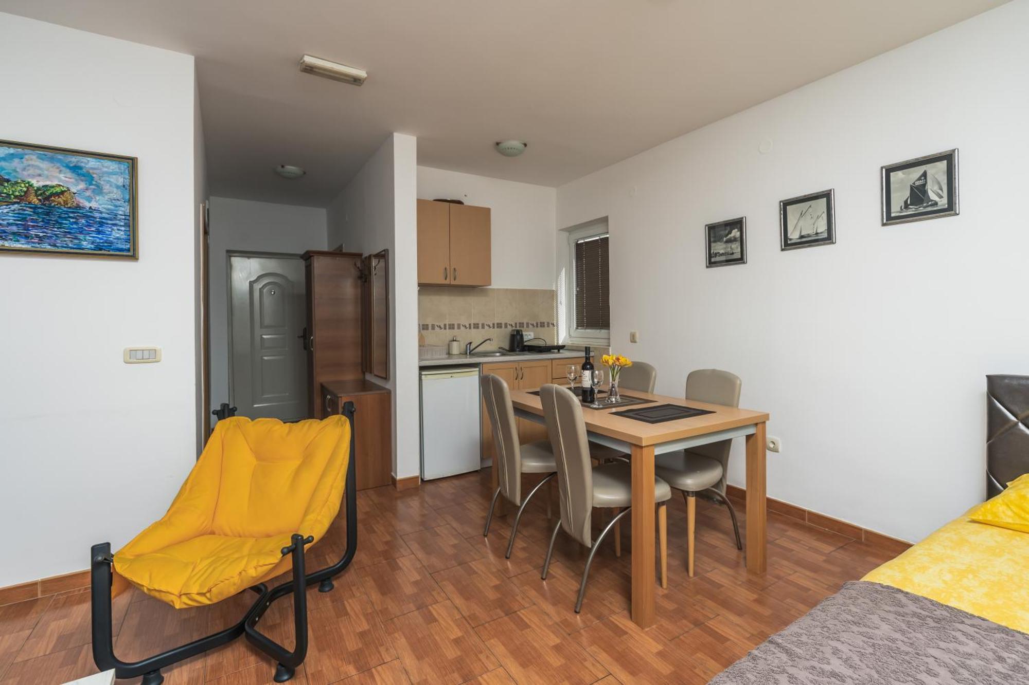 Apartments Franicevic Petrovac エクステリア 写真