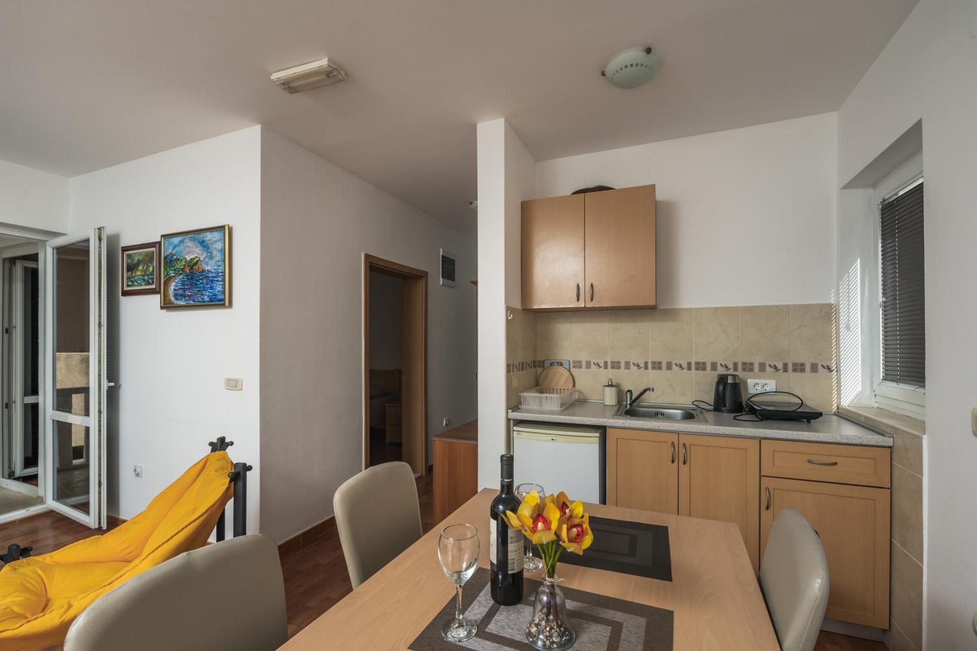 Apartments Franicevic Petrovac エクステリア 写真