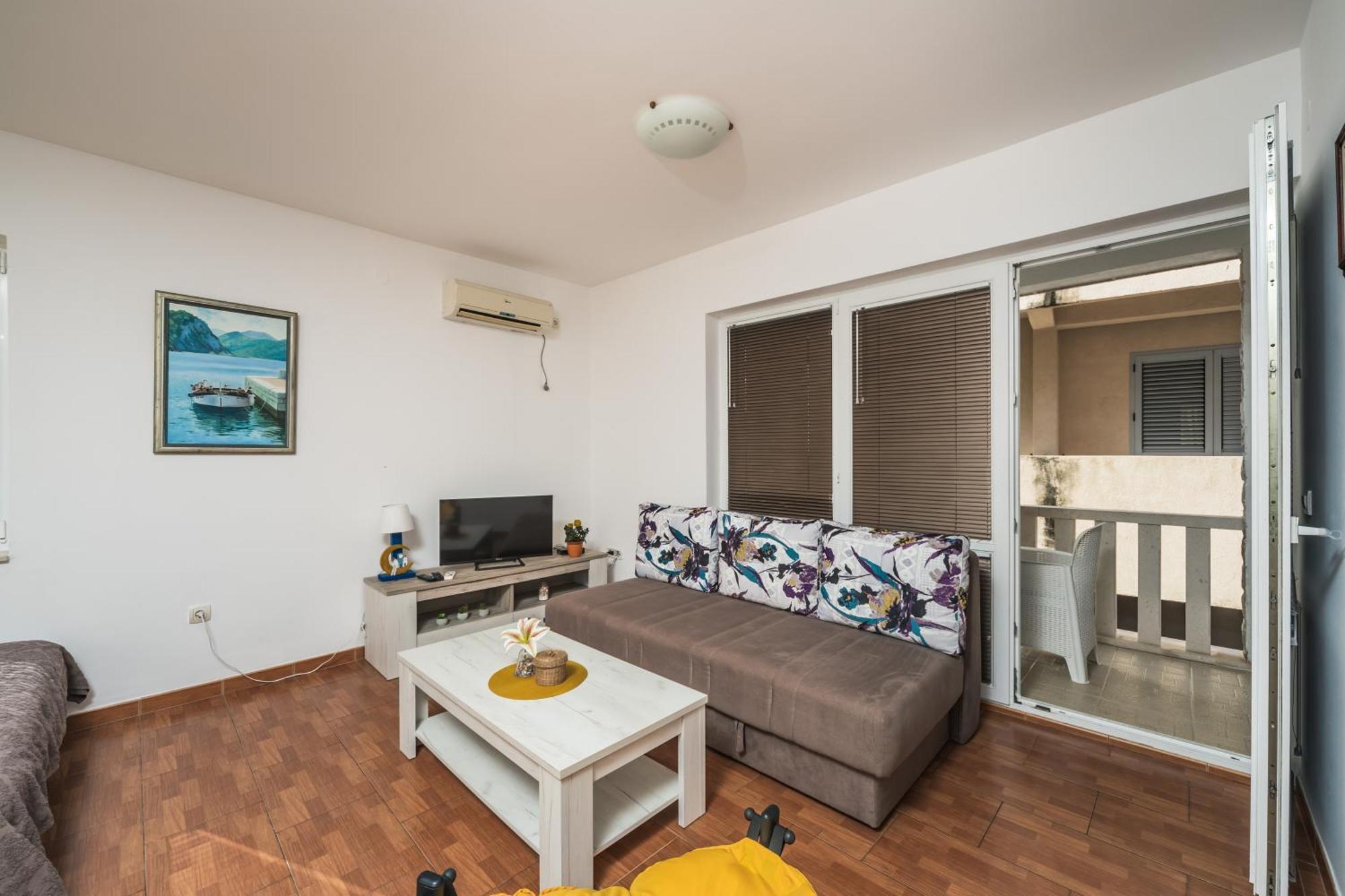 Apartments Franicevic Petrovac エクステリア 写真